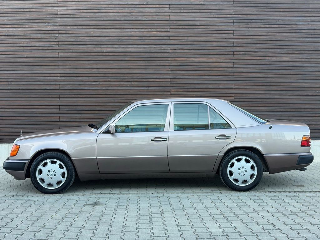 Bild des Angebotes Mercedes-Benz 400 E / W124 / ROSENHOLZ / DEUTSCH / SAMMLER