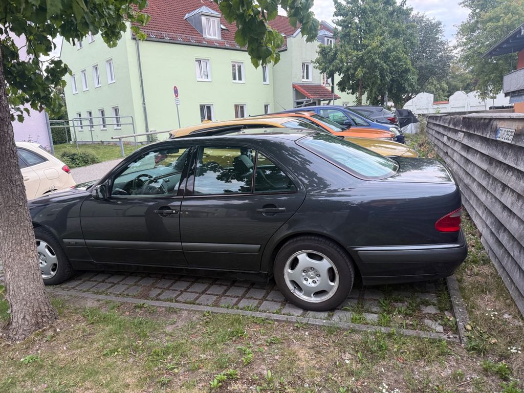 Bild des Angebotes Mercedes-Benz E 240 T Classic