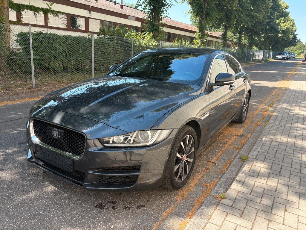 Bild des Angebotes Jaguar XE Prestige AWD 2,0 Diesel Leder Klima Pano.