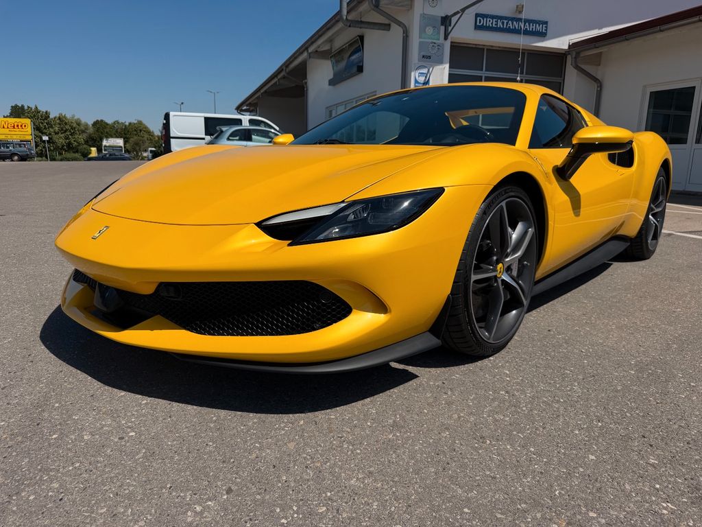 Bild des Angebotes Ferrari 296 GTS  in GIALLO TRIPLO STRATO