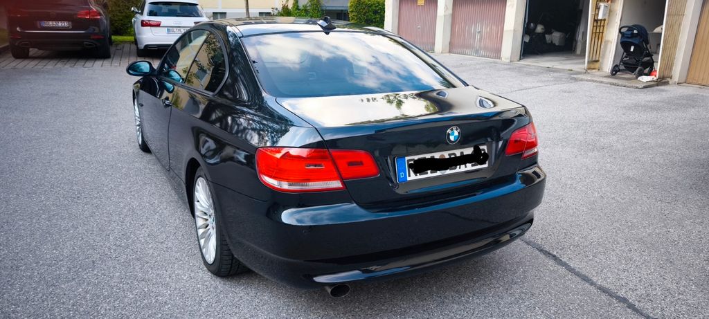 Bild des Angebotes BMW 320i Coupé -