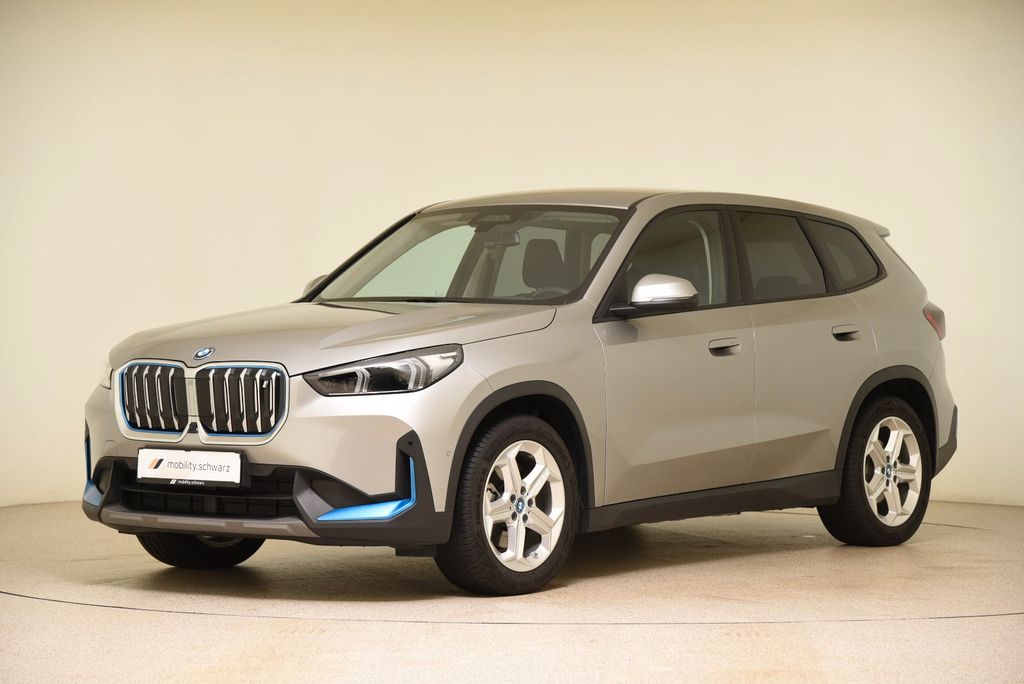 Bild des Angebotes BMW iX1 xDrive30 AHK DriveAssProf Head-Up Sitzhzg