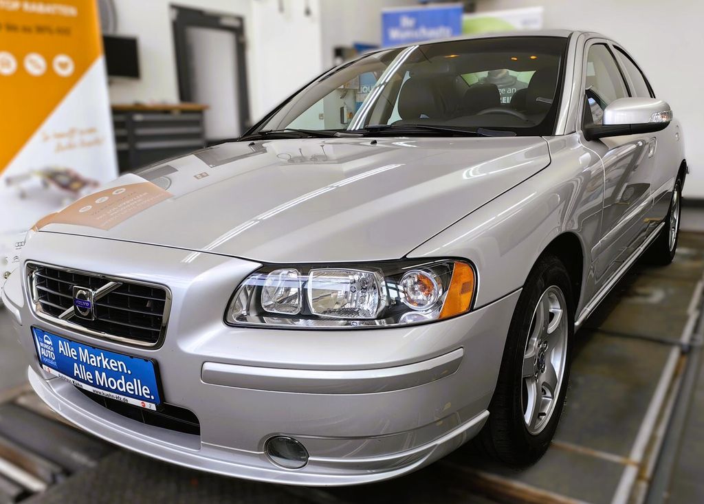 Bild des Angebotes Volvo S60 2.4 Momentum*1.Hd.*1a Scheckheft*Orig.100tkm