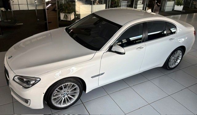 BMW 750 i xDrive Lim.- Original 73.000 Km-