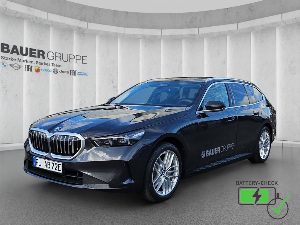 Bild des Angebotes BMW i5 eDrive40 Touring UPE: 78.450,- € AHK HUD PA