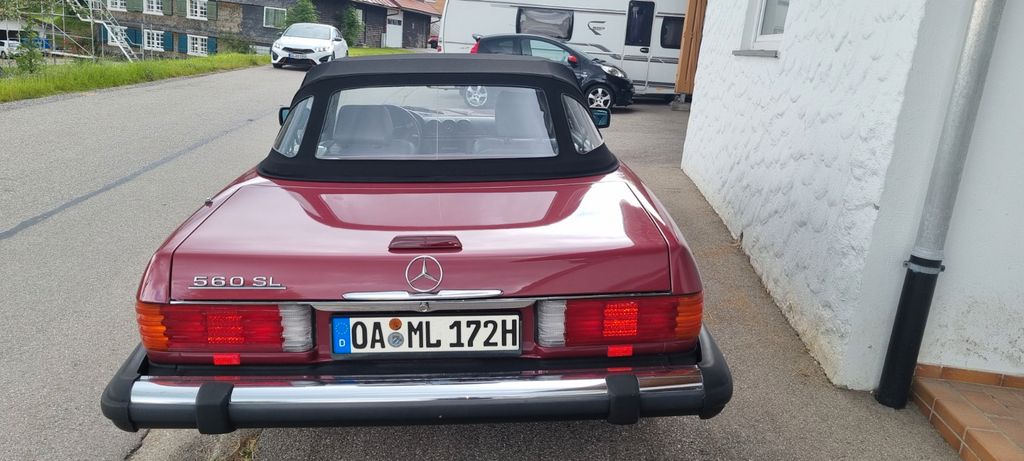 Bild des Angebotes Mercedes-Benz 560 SL (R107) - Almandinrot Metallic