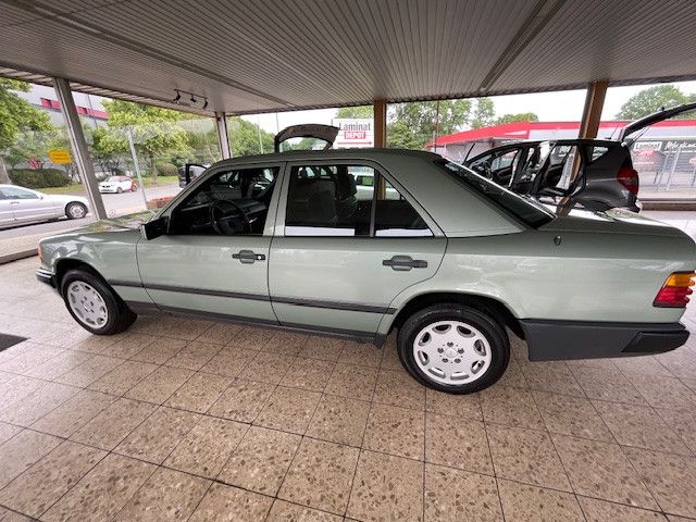 Bild des Angebotes Mercedes-Benz 230