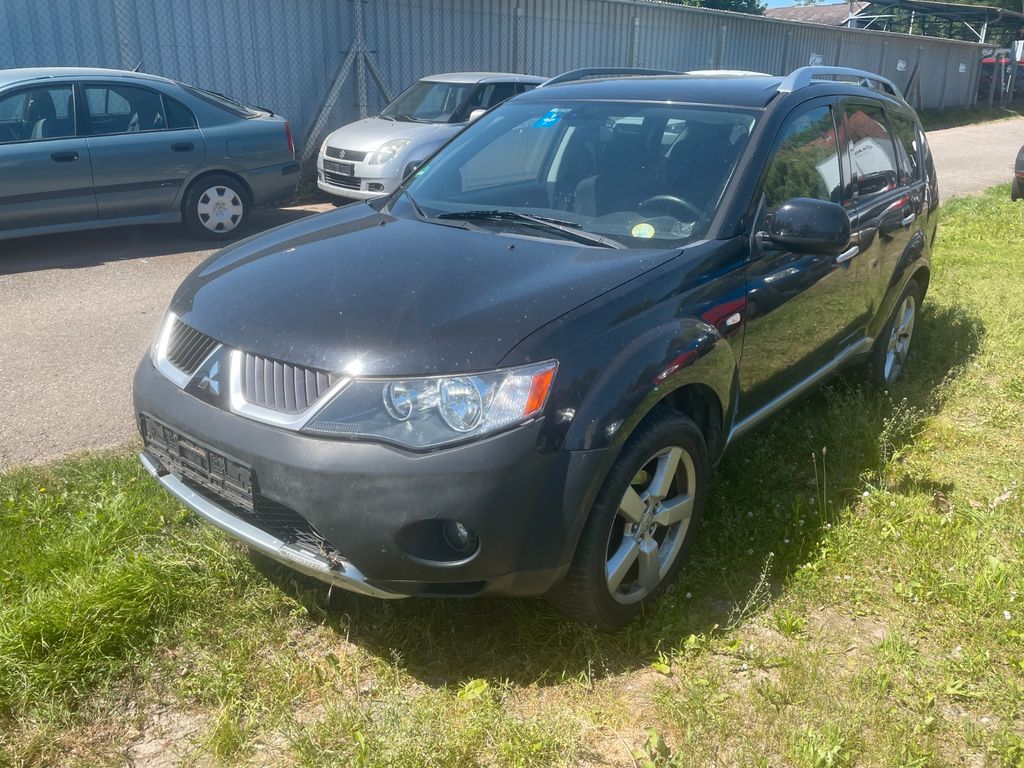Bild des Angebotes Mitsubishi Outlander 2.4 Intense | 7 Sitzer 4x4