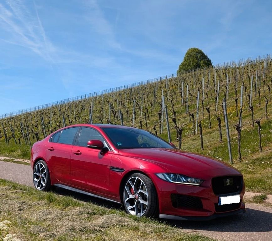Bild des Angebotes Jaguar XE S/ 3.0l V6 Komp./ Italien Racing Red/