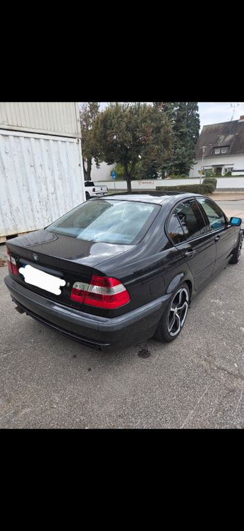 BMW 323i -