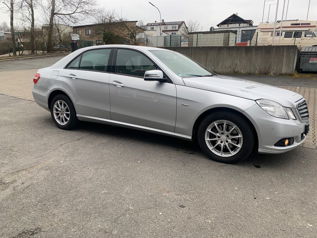 Bild des Angebotes Mercedes-Benz E 220 CDI BlueEfficiency*Navi*Klima*Sitzh*PDC