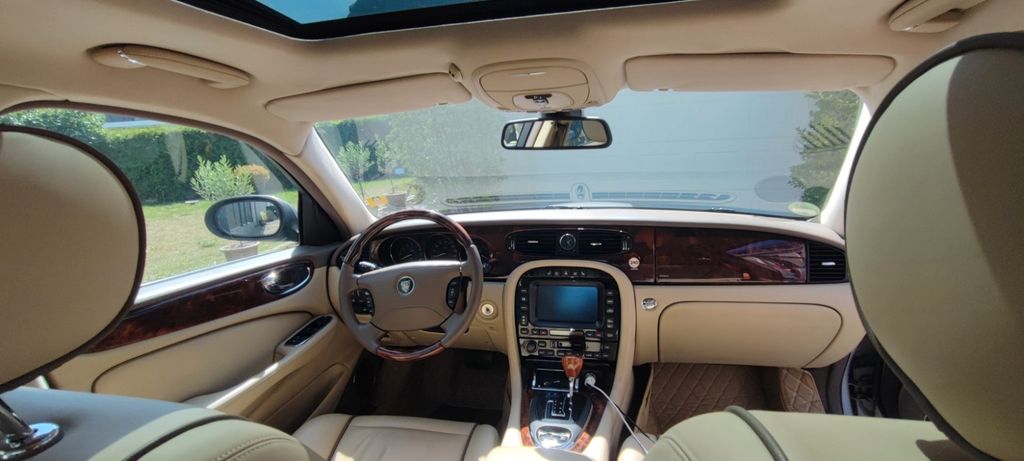 Bild des Angebotes Jaguar XJ8 4.2 Liter ,1.HD, lückenlos Jaguar Scheckheft