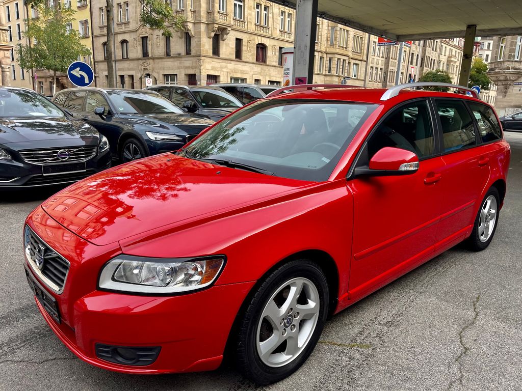 Bild des Angebotes Volvo V50 1.6 D DRIVe Momentum TEMPOMAT PDC ALU