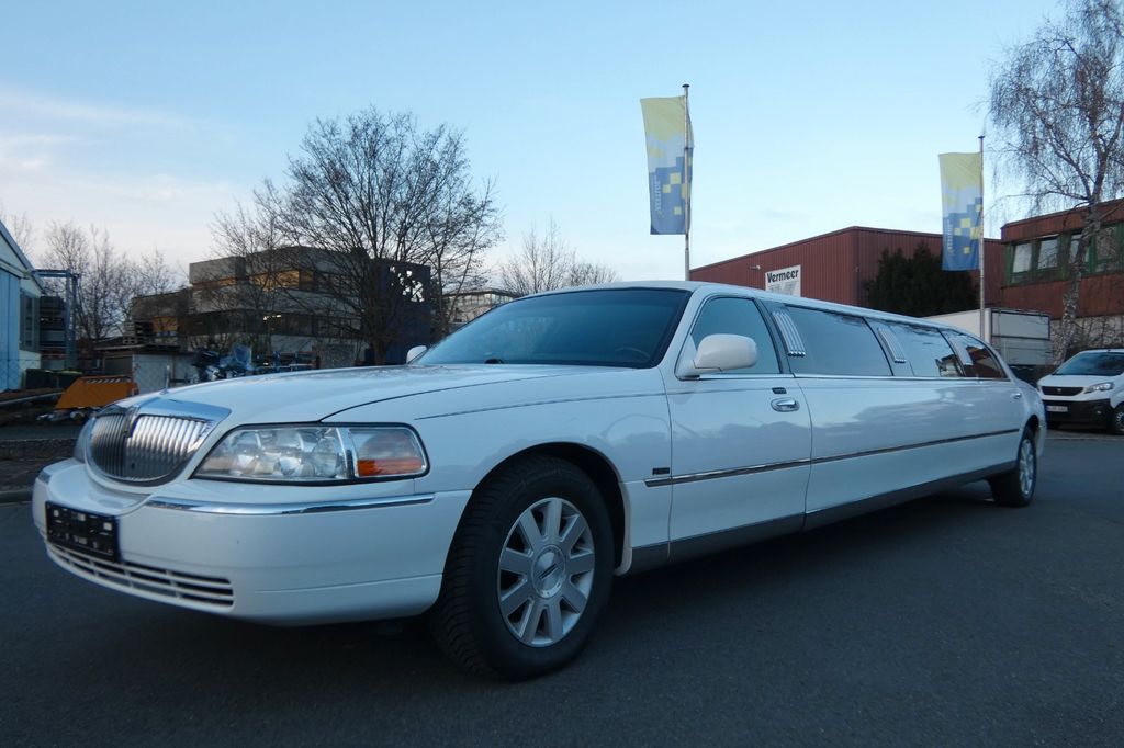 Bild des Angebotes Lincoln Town Car Stretchlimousine 8,60 m 9 Personen