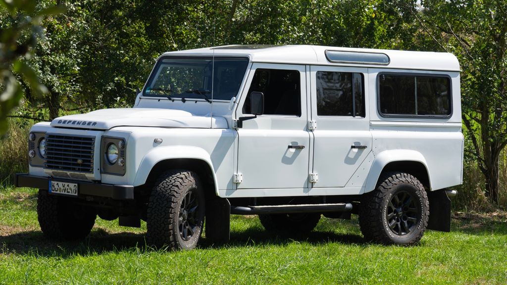 Land Rover Defender 110 TD4 Station Wagon SE