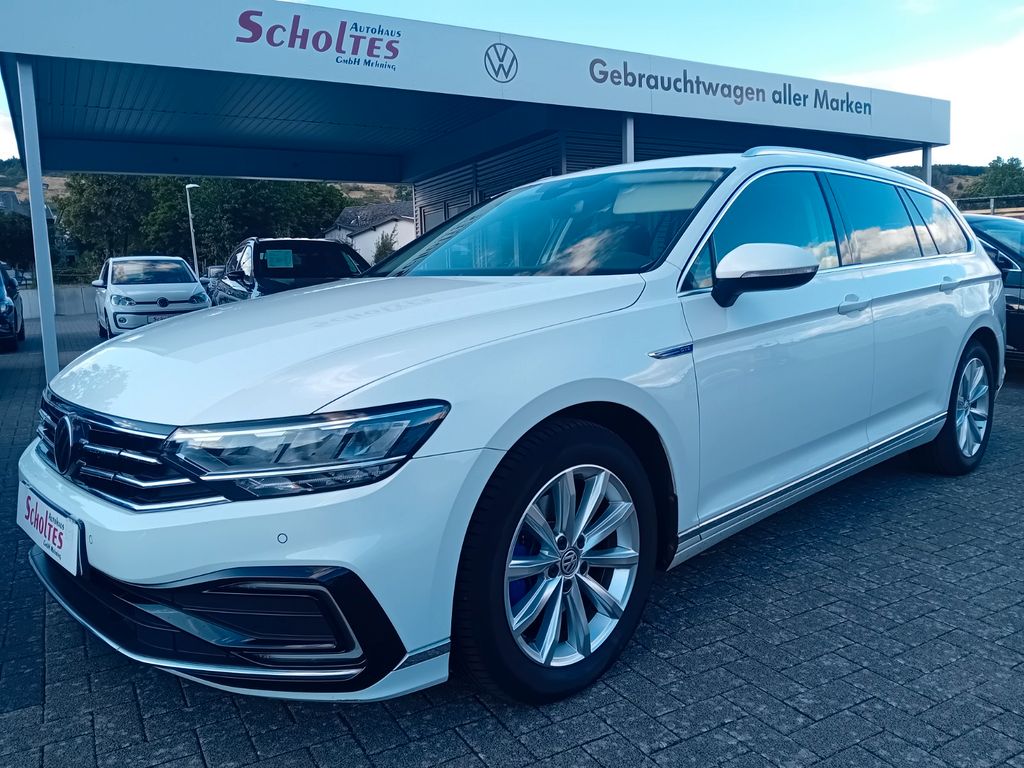 Bild des Angebotes Volkswagen Passat Variant GTE RFK ACC APP NAVI SHZ hinten L