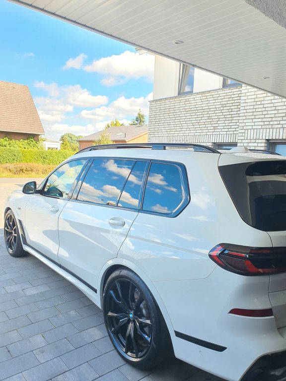 Bild des Angebotes BMW X7 xDrive40d M-PAKET VOLL 8x Fach 22 Zoll 1.Hand
