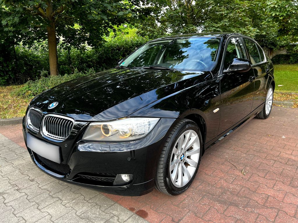 Bild des Angebotes BMW 330d xDrive -Automatik-Leder-Xenon-Schiebedach
