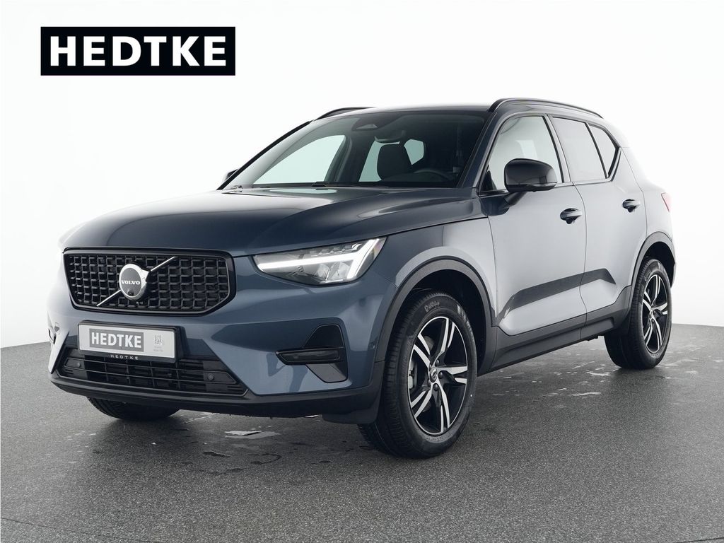 Bild des Angebotes Volvo 31% NACHLASS AUF UPE! XC40 B3 Plus Dark - 360°