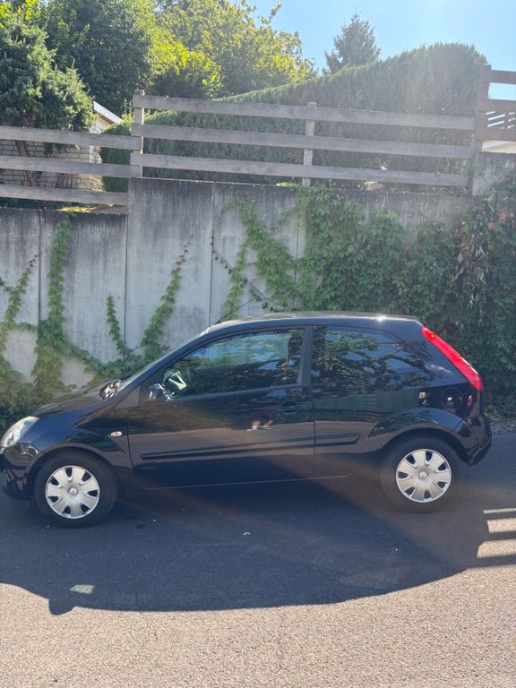 Bild des Angebotes Ford Fiesta 1,4 16V Ghia Ghia