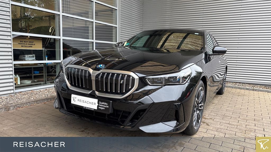 Bild des Angebotes BMW i5 A xDrive40 M-Sport AHK DAProf elKlimaSitz ACC