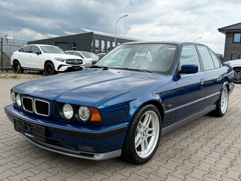 BMW M5 3.8 6 gang AVUS BLAU
