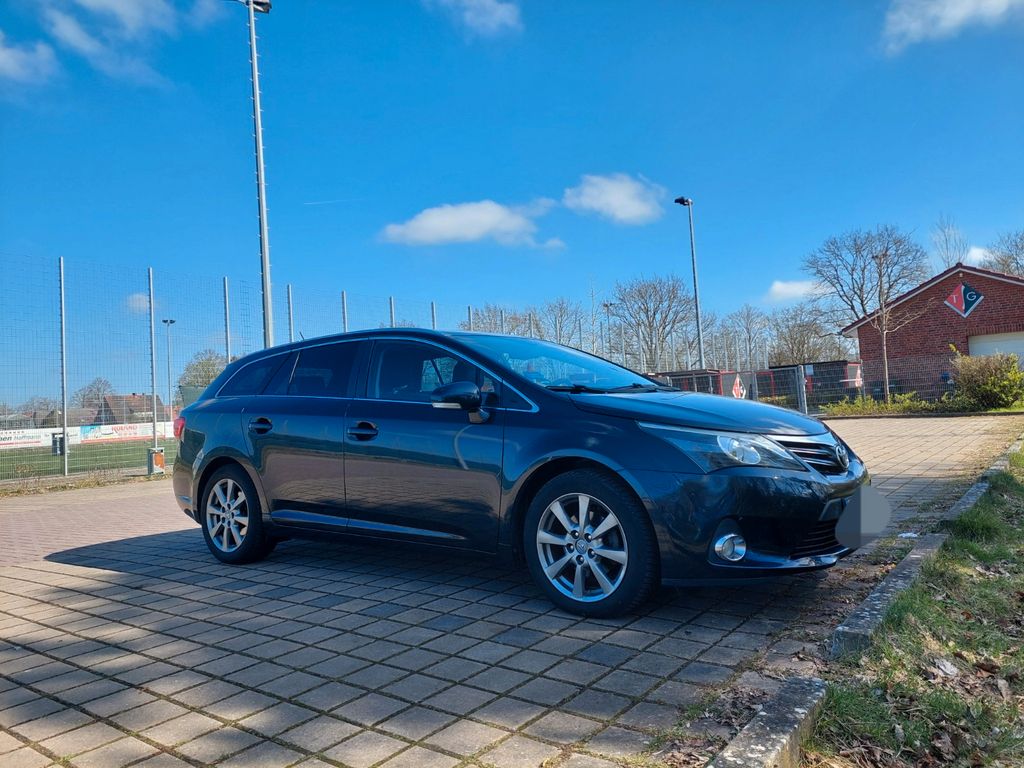 Bild des Angebotes Toyota Avensis Combi 2,0-l-D-4D Executive Executive
