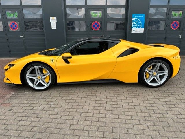 Bild des Angebotes Ferrari SF90*RFK*AFS*PremHIFI* Carbon*LIFT*Mietkauf