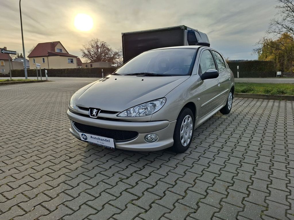 Bild des Angebotes Peugeot 206 Grand Filou Cool
