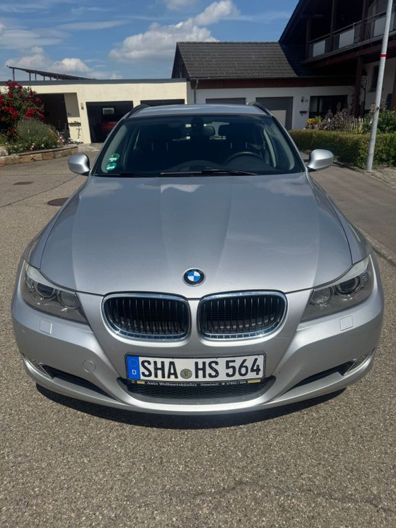 Bild des Angebotes BMW 320i Touring -