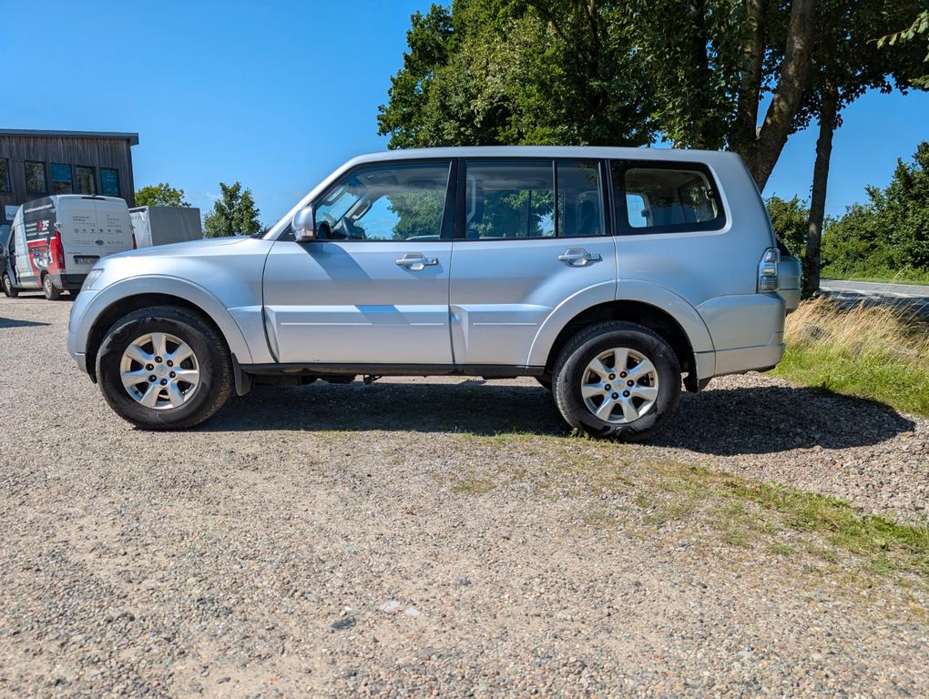 Bild des Angebotes Mitsubishi Pajero 3.2 DI-D Invite