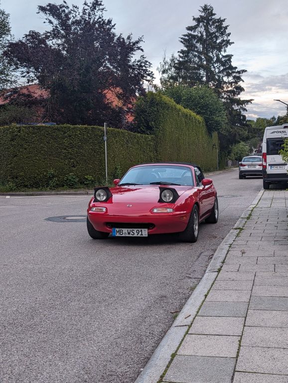 Mazda MX-5 NA mit Überrollbügel