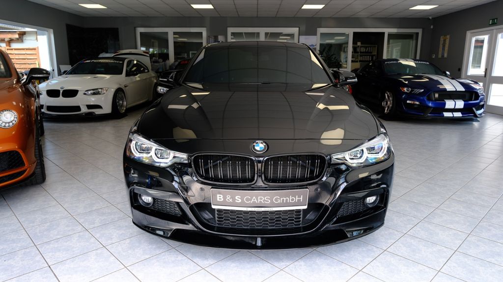 Bild des Angebotes BMW 330i M Sport M. Performance Carbon Alcantara