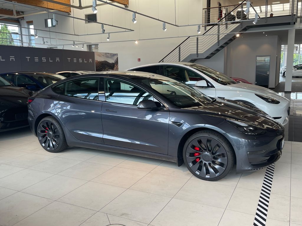 Bild des Angebotes Tesla Model 3 Allradantrieb mit Dualmotor Performa...