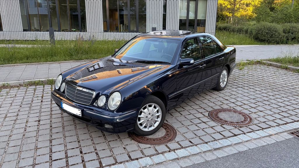 Bild des Angebotes Mercedes-Benz E 240 Sehr gepflegt