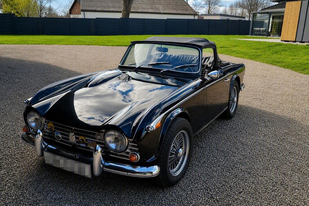 Triumph TR4 - Werks Surrey-Top - Frame Off