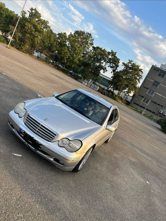 Bild des Angebotes Mercedes-Benz 240