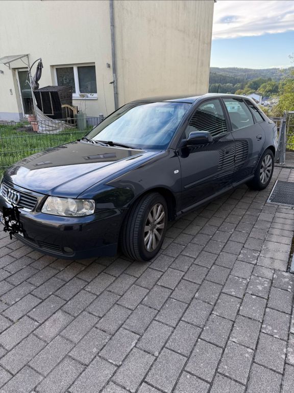 Audi A3 1.9TDI 96kW --- SLine ---