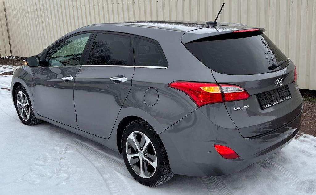 Bild des Angebotes Hyundai i30 cw 1,4 YES! Gold*NAVI*ISLW*SHZ+LRHZ*Kamera