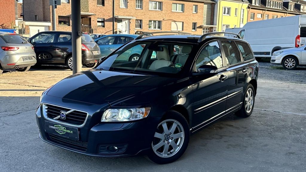 Bild des Angebotes Volvo V50 Kombi 2.0D*Automatik*Bi-Xenon*Leder*Navi*Shz