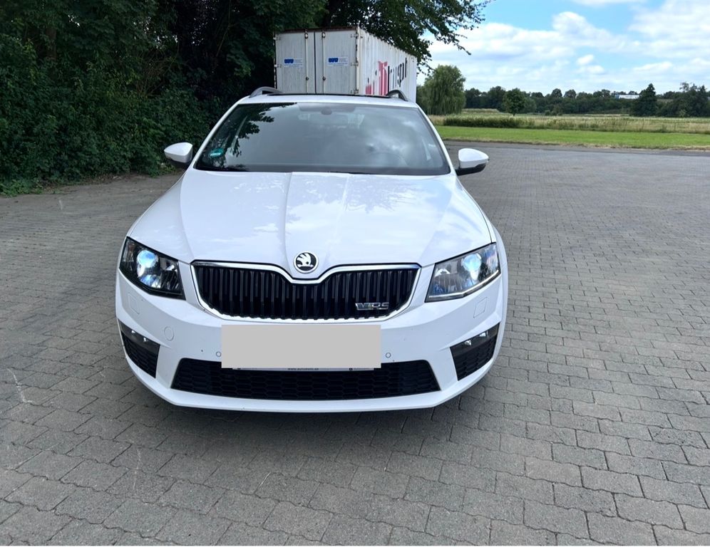 Bild des Angebotes Skoda Octavia 2.0 TDI Green tec DSG RS Combi RS