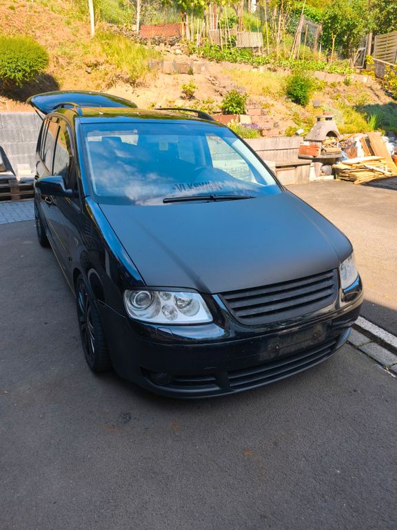Bild des Angebotes Volkswagen Touran 2.0 FSI Highline Schwarz Xenon Klima