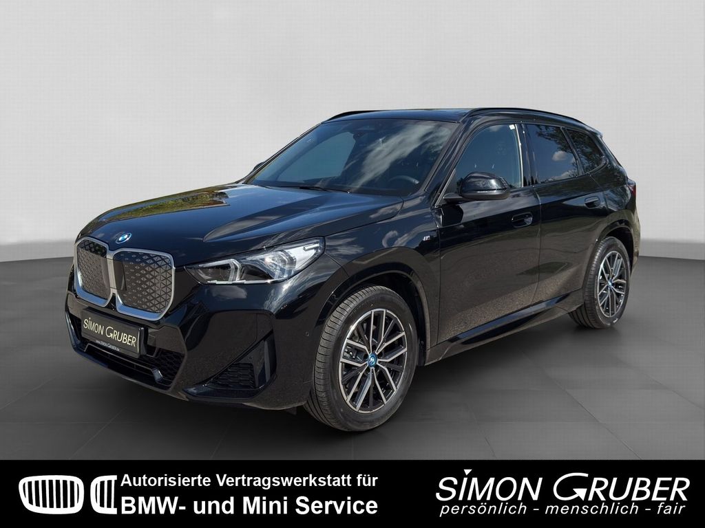 Bild des Angebotes BMW iX1 xDrive30 M Sport Pano el.Heckklappe AHK LED