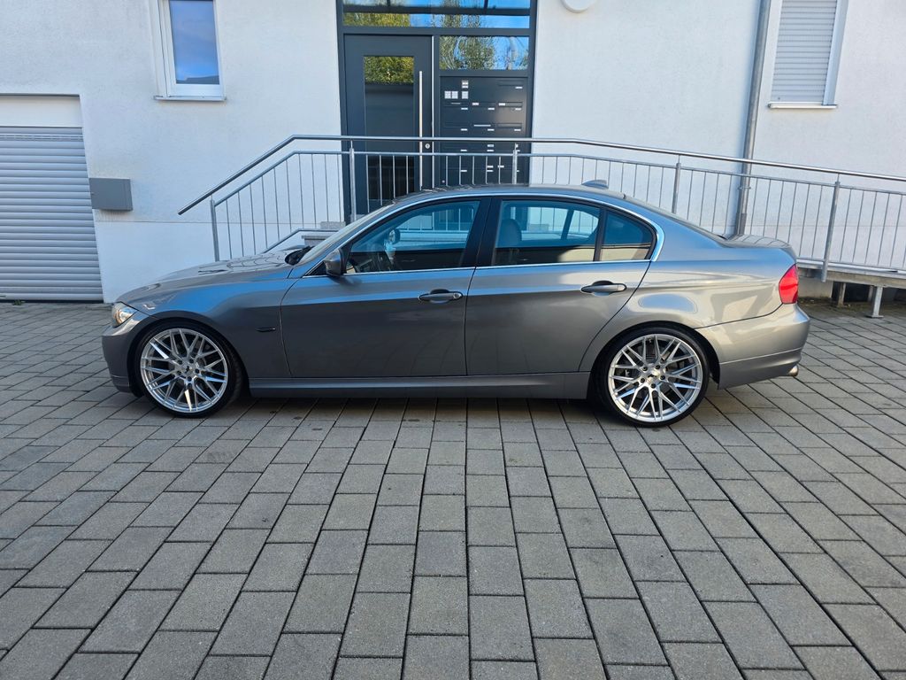 Bild des Angebotes BMW 330i -