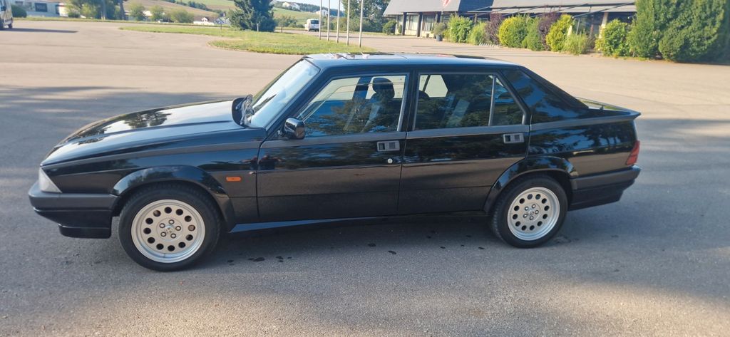 Alfa Romeo 75 twin spark