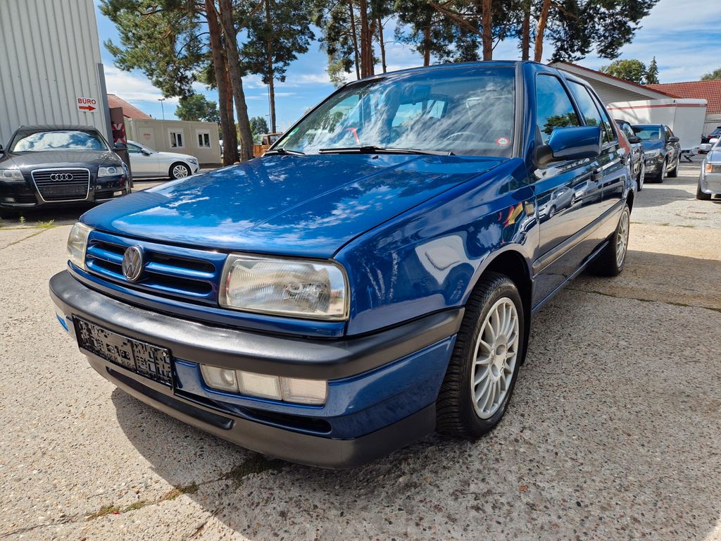 Bild des Angebotes Volkswagen Vento 1.8i KLiMA STANDHZG. SCHiEBEDACH TÜV NEU