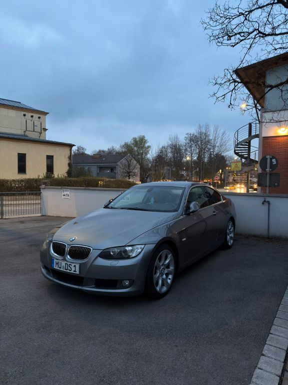 BMW 330i Coupé E92 Automatik | TÜV 07/2028