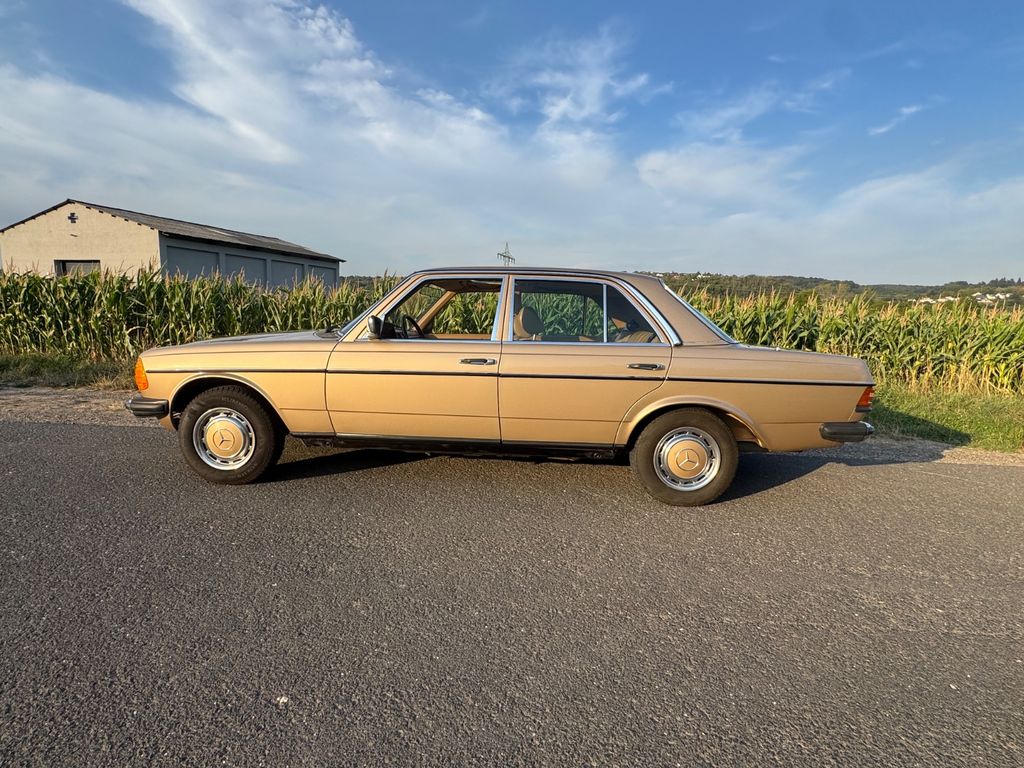 Bild des Angebotes Mercedes-Benz 240 D