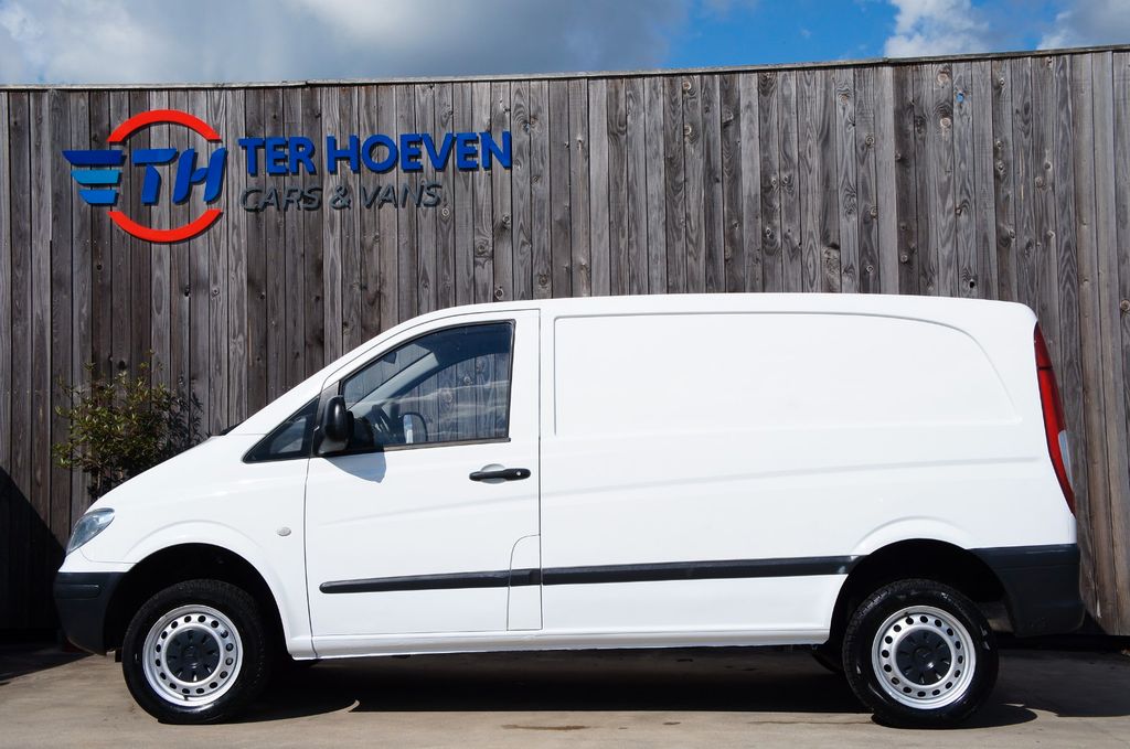 Bild des Angebotes Mercedes-Benz Vito 111 CDi 4X4 L1H1 Automatik Standheizung