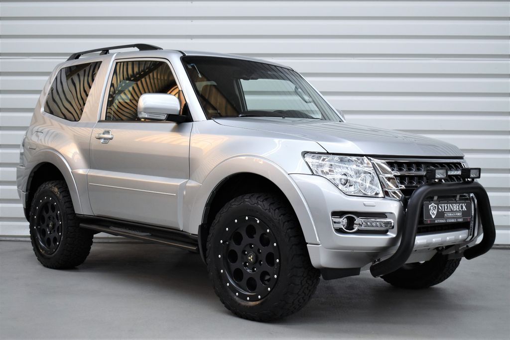 Mitsubishi Pajero 3.2 DI-D Final Edition+SHZ+AHK+64.800km